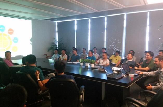 国际团队BIM专家在龙8国际电子平台课堂