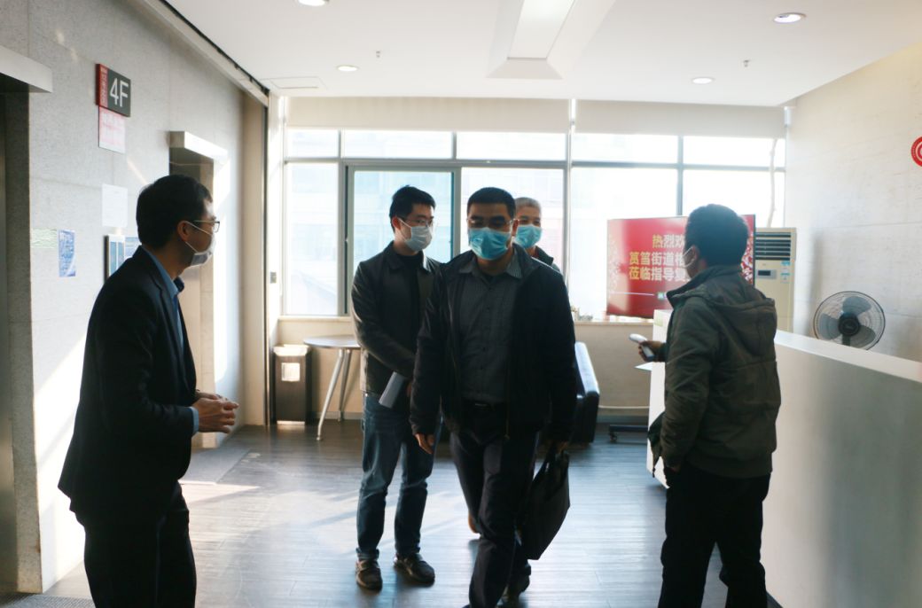 万众一心，，，，，，携手抗疫 | 筼筜街道主任苏克一行莅临龙8国际电子平台指导复工情形